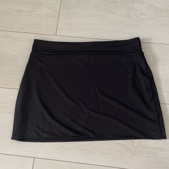 Black mini skirt - Picture 2 of 2
